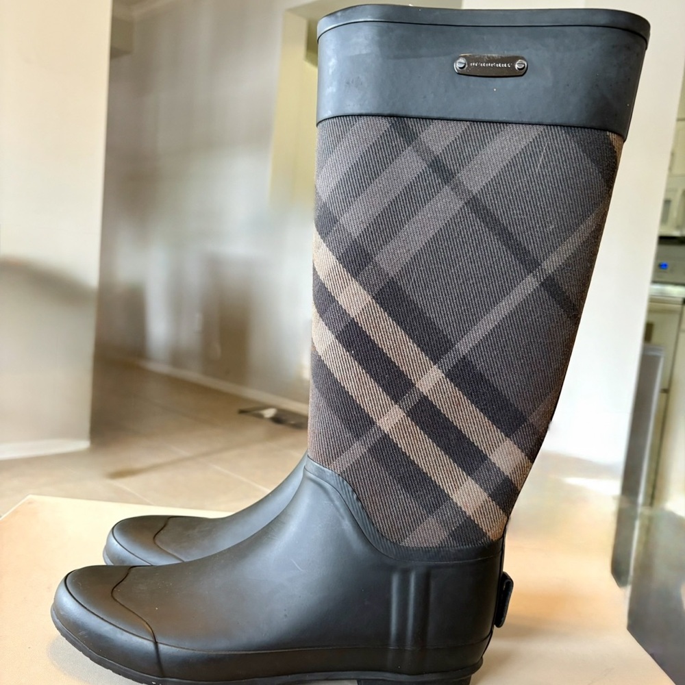 Stylish Plaid Rain Boots